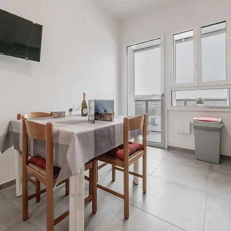 Realkasa Fiera District Flat Διαμέρισμα